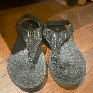 Foam thing sandals